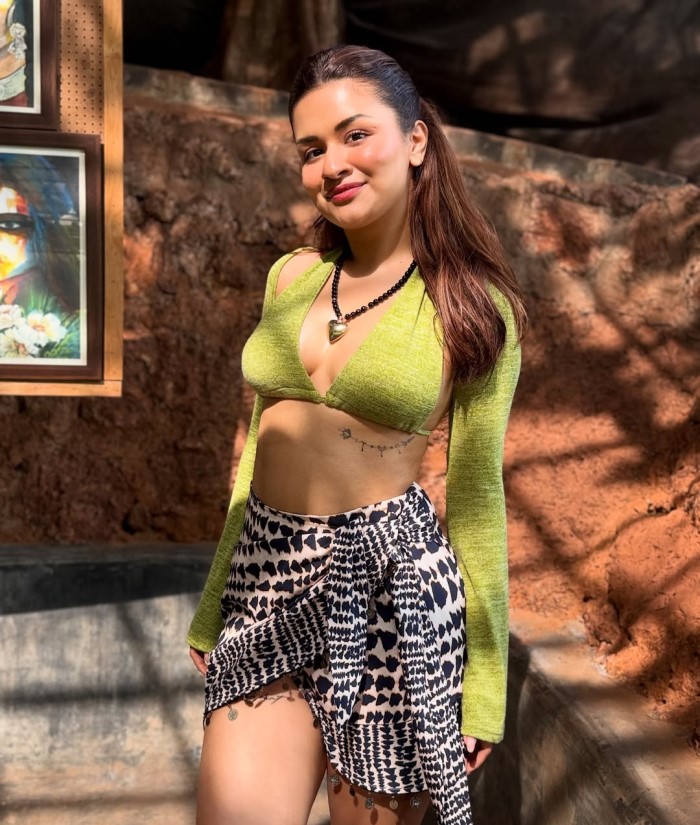 Avneet Kaur Effortlessly Stylish In A Trendy Crop Top And Wrap Skirt Avneet Kaur Effortlessly Stylish In A Trendy Crop Top And Wrap Skirt