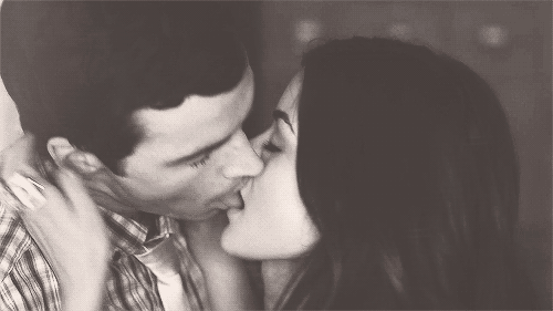 How To Use Your Tongue While Kissing How To Use Your Tongue While Kissing