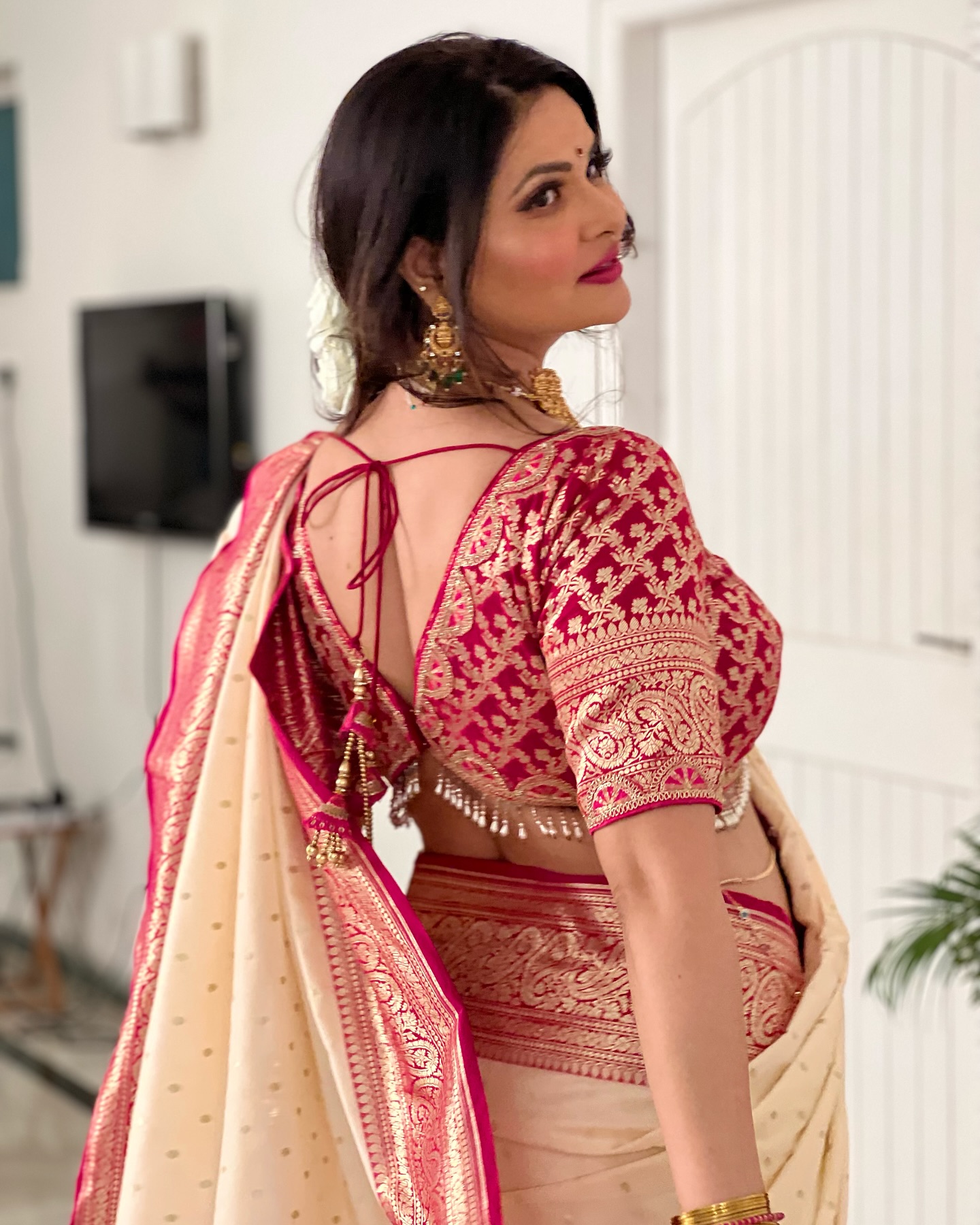 Aabha Paul is an Indian actress and model, born on August 7, 1987, in Ghaziabad, Uttar Pradesh. She is known for her bold roles in films and web series. Aabha Paul is an Indian actress and model, born on August 7, 1987, in Ghaziabad, Uttar Pradesh. She is known for her bold roles in films and web series.
